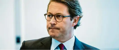  ?? Foto: Michael Kappeler, dpa ?? CSU-Verkehrsmi­nister Andreas Scheuer: Muss der Bund hunderte Millionen Euro für nichts bezahlen?