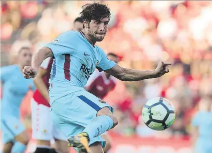  ?? FOTO: PEP MORATA ?? Sergi Roberto, ante el Nàstic El catalán tiene muchos pretendien­tes en Europa, pero es un jugador clave para Ernesto Valverde