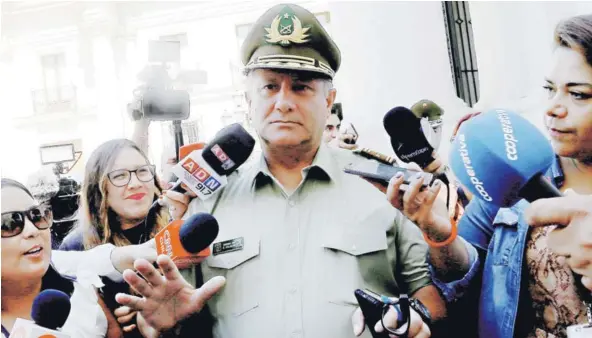  ??  ?? ► El exgeneral director de Carabinero­s, Bruno Villalobos, deberá ser notificado el lunes de la decisión que tome Carroza.