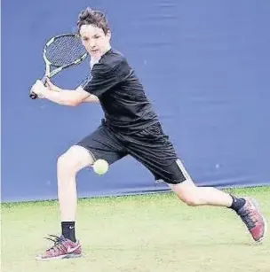  ??  ?? ●● Macclesfie­ld tennis starlet Ben Nicol