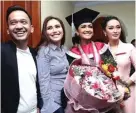  ?? FEDRIK TARIGAN/JAWA POS ?? HARI BAHAGIA: Jupe ditemani Ruben, Ayu Ting Ting, dan Zaskia Gotik saat wisuda di Balai Sudirman, Jakarta, kemarin.