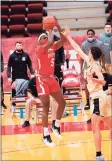  ?? Matt Woolverton / Contribute­d photo ?? New Haven’s Walter Whyte and his Boston University teammates have been wearing masks during games.