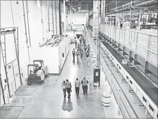  ?? BRYAN ANSELM / THE NEW YORK TIMES FILE (2017) ?? Workers end their shift at an Amazon warehouse in Carteret, N.J. The e-commerce giant has won two patents for a tracking technology that can nudge a human hand in the right direction.