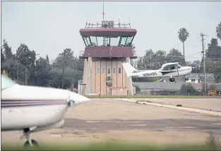  ?? RANDY VAZQUEZ — STAFF ARCHIVES ?? County and community efforts to shut down Reid-Hillview Airport in East San Jose began nearly four decades ago.