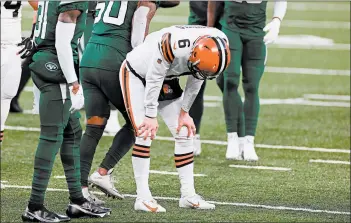  ?? SARAH STIER/GETTY ?? Browns’ Baker Mayfield reacts late in the fourth quarter Sunday against the Jets at MetLife Stadium.