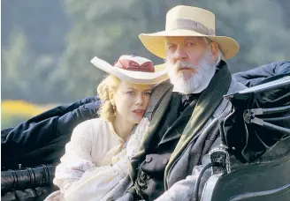  ??  ?? Daddy ist ihr Ein und Alles, doch nach dem plötzliche­n Tod ihres Vaters, Reverend Monroe (Donald Sutherland), ist Ada (Nicole Kidman) zunächst auf sich allein gestellt: „Unterwegs nach Cold Mountain“, 20.15 Uhr, Arte.