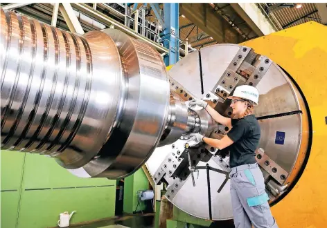  ?? FOTO: RUPERT OBERHÄUSER/ULLSTEIN ?? Ingenieuri­nnen bot sich bei Siemens Energy in Mülheim bisher eine solide Berufspers­pektive. Nun steht die Zukunft in den Sternen.