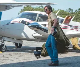  ??  ?? Aviador experiente, dono de cinco jatos, Tom Cruise pilotou de verdade