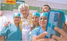  ??  ?? El presidente Andrés Manuel López Obrador concluyó su gira por el sur y sureste del país; ha revisado el estado de 24 hospitales rurales.