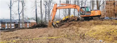  ?? CAROL SWAN/CAPITAL GAZETTE ?? Heavy equipment is used to clear land on Forest Drive in Annapolis.