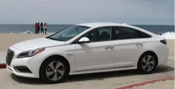  ?? MARK RICHARDSON FOR THE TORONTO STAR ?? Hyundai’s new plug-in Sonata has the same trim level as the fully-loaded version of the hybrid.