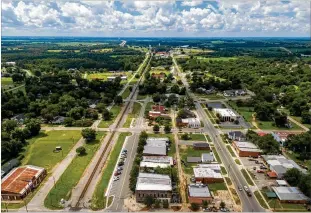  ?? HYOSUB SHIN/AJC 2021 ?? New U.S. census data shows Dooly County, including Unadilla, where long expanses of farmland give way to small, sleepy towns, lost nearly a fifth of its population from 2010 to 2020, the most dramatic change in Georgia’s counties.