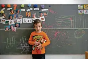  ?? (2018 CLIMAGE) ?? Léon devant le tableau noir de la classe. Image du film de Fernand Melgar «A l’école des Philosophe­s»