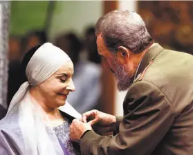  ?? Jose Goitia / Associated Press 2000 ?? Alicia Alonso, founder of the internatio­nally renowned National Ballet of Cuba, embodied the island’s arts program under Fidel Castro’s communist rule.