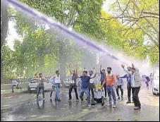  ?? WASEEM ANDRABI/HT ?? Cops use water cannon to disperse protesting Sarva Shiksha Abhiyan (SSA) and Rashtriya Madhyamik Shiksha Abhiyan teachers in Lal Chowk area of Srinagar on Tuesday.