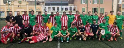  ?? (DR) ?? La sélection monégasque lors d’un match amical contre l’équipe italienne de Piacenza, au stade des Moneghetti.