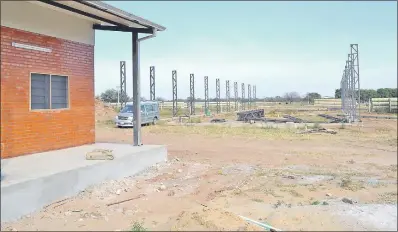  ??  ?? La futura casa de bombas para el sistema de distribuci­ón de agua en el Chaco, reubicada en Loma Plata.