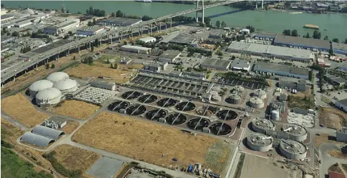  ??  ?? La Planta de Tratamient­o de Aguas Residuales de la Isla Annacis del Distrito Regional Metropolit­ano de Vancouver (MV AIWWTP) en Delta, B.C. es la segunda instalació­n de tratamient­o secundario más grande de Canadá.