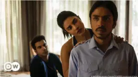  ??  ?? Adarsh Gourav (rechts im Bild) spielt die Rolle des Balram in "The White Tiger"