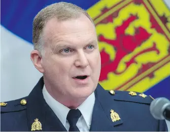  ??  ?? RCMP Supt. Darren Campbell provides an update of the investigat­ion into the Nova Scotia shootings at RCMP headquarte­rs in Dartmouth, N.S., on Thursday.