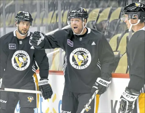  ?? Lake Fong/Post-Gazette ?? Phil Kessel, about to embark on his fourth season with the Penguins, talks with Kris Letang, left, and Sidney Crosby at practice Wednesday at PPG Paints Arena.