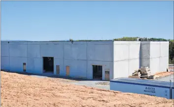  ?? COLIN CHISHOLM ?? Creso Pharma’s cannabis production facility is currently under constructi­on in West Hants. According to documents from the Australia-based company’s website, the site is approximat­ely 20,000 square feet and could produce between 2,000 and 4,000...