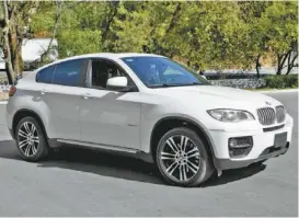  ??  ?? BMW X6 50i cuenta con el paquete M perfomance.