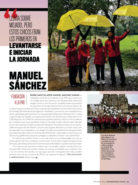  ?? ?? Los doce alumnos del colegio A LA PAR y los monitores y profesores que les acompañaro­n, soltaron globos en la plaza del Obradoiro. Contenían deseos de los compañeros que no pudieron realizar el Camino de Santiago.
45