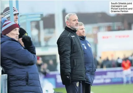  ??  ?? South Shields joint managers Lee Picton (centre) and Graeme Fenton