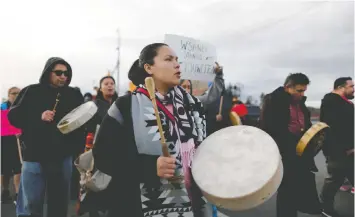  ?? — KEVIN LIGHT/REUTERS FILES ?? Supporters of the Wet'suwet'en Nation's hereditary chiefs block the Pat Bay highway in Victoria in February 2020.