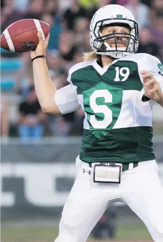  ?? KAYLE NEIS ?? Saskatchew­an Huskies quarterbac­k Kyle Siemens said it’s been awesome to pick the brain of former Grey Cup MVP Marcus Crandell, who is serving as the team’s offensive co-ordinator this season.