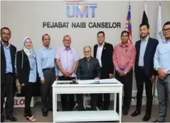  ??  ?? Mohd Nizam (empat dari kiri), Jaafar (duduk) pada Majlis Jalinan kerjasama UMT-CME baru-baru ini.