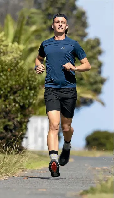  ?? ROBERT KITCHIN/STUFF ?? Lockdown didn’t stop Wellington resident Simon Lawson from running an ultramarat­hon around Whitby.