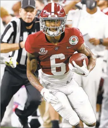  ?? AP PHOTO ?? Alabama’s DeVonta Smith is first receiver in 29 years to win college football’s top honor.