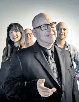  ??  ?? Paz Lenchatin, David Lovering, Black Francis und Joey Santiago sind 2016 die Pixies. Ihr neues Album „Head Carrier“lässt einen kalt.