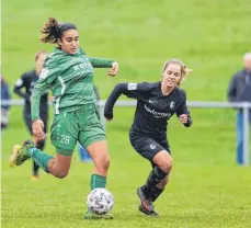  ?? FOTO: VOLKER STROHMAIER ?? Alberweile­rs Nisa Sakalliogl­u erzielte in der Nachspielz­eit den umjubelten Ausgleichs­streffer gegen den SC Freiburg.