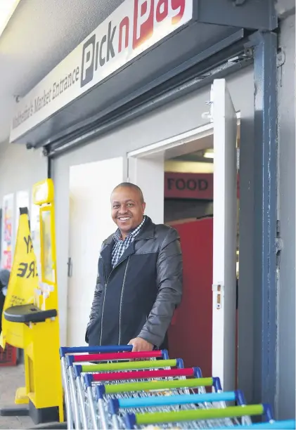  ?? Picture: Tracy Lee Stark ?? DON’T FEAR RISK. Reggie Makhetha outside his mini-supermarke­t in Soweto.