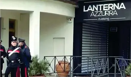  ??  ?? I luoghiDa sinistra, in senso orario, l’ingresso del «Lanterna Azzurra»; la tragedia; due tagliandi dei concerti di Sfera Ebbasta, previsti quasi alla stessa ora a Rimini e Corinaldo