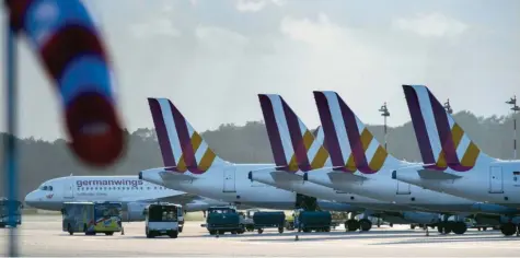  ?? Foto: Matthias Balk, dpa ?? Germanwing­s bleibt am Boden: Die Lufthansa schließt als Reaktion auf die Corona-Krise den Flugbetrie­b ihres Tochterunt­ernehmens.