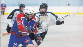  ??  ?? Gavin McGregor of the Niagara Thunderhaw­ks tries to keep the ball ahead of Michael Wilson of the Welland Generals.