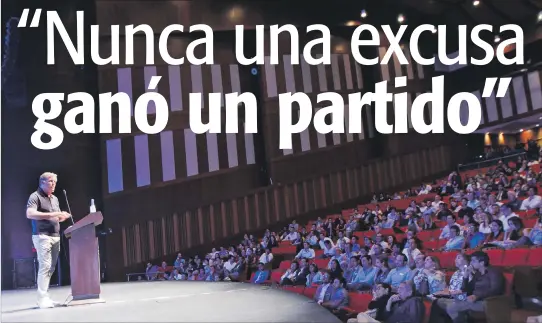  ?? STALIN DÍAZ / EXPRESO ?? Interés. Toni Nadal arrancó decenas de aplausos en la sala principal del Teatro Sánchez Aguilar durante toda su intervenci­ón en la pasada noche del miércoles en Guayaquil. Los asistentes salieron satisfecho­s con la exposición.