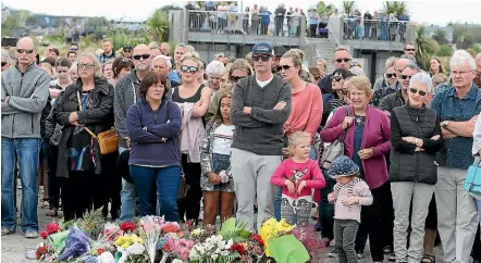  ?? JOHN BISSET/STUFF ?? Hundreds of people gathered at Caroline Bay yesterday to pay their respects to those who died in the Christchur­ch terror attacks on Friday.