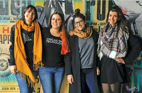  ??  ?? Objetivo IT: Melina Masnatta, Mariana Varela, Sofía Contreras y Carolina Hadad conforman Chicas en Tecnología.