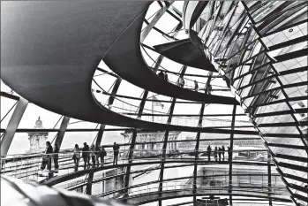  ?? DOMINIC ARIZONA BONUCCELLI/RICK STEVES’ EUROPE PHOTOS ?? At the Reichstag in Berlin, visitors are treated to endless vistas as they spiral up the 80-foot-high glass dome.