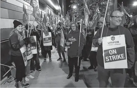  ?? POSTMEDIA ?? Crown workers on strike just after midnight Friday outside the Sasktel building on Lorne Street.