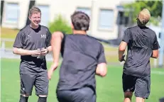  ?? RP-FOTO: STEPHAN KÖHLEN ?? Marc Bach hat gut lachen: Der Trainingsa­uftakt ist gelungen.