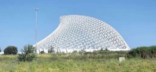  ?? ?? Incompiuta La Vela di Calatrava a Tor Vergata, simbolo delle opere mai finite e lasciate in stato di abbandono