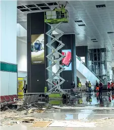  ?? (foto di Alessandro Rota) ?? Malpensa I danni del maltempo dentro lo scalo