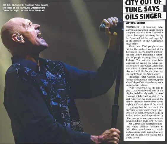  ?? Picture: EVAN MORGAN ?? BIG GIG: Midnight Oil frontman Peter Garrett lets loose at the Townsville Entertainm­ent Centre last night.