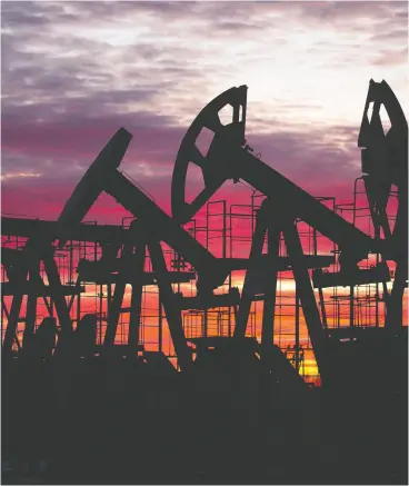  ?? ANDREY RUDAKOV / BLOOMBERG ?? An industry group reported U. S. crude inventorie­s rose by 3.8 million barrels in the week leading to Nov. 20, to about $490 million barrels.